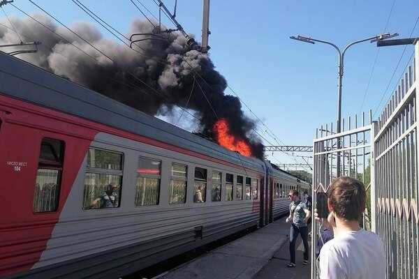 Пожар в электричке между Ховрино и Левобережной: пассажиры эвакуированы