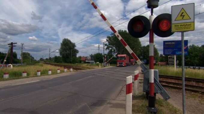 В Польше водитель спас автомобиль, застрявший на железнодорожном переезде