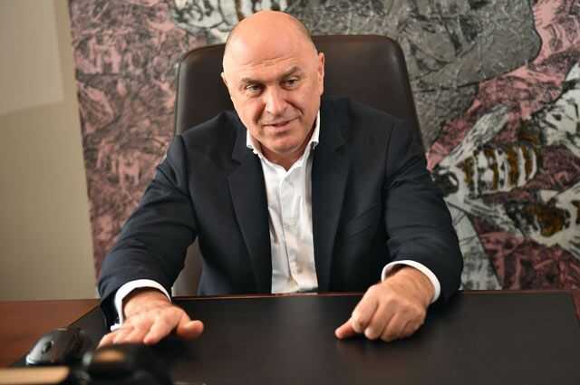 Банкир Енц переводит миллиард на счета в ADYSSE HOLDINGS LIMITED через государственные закупки