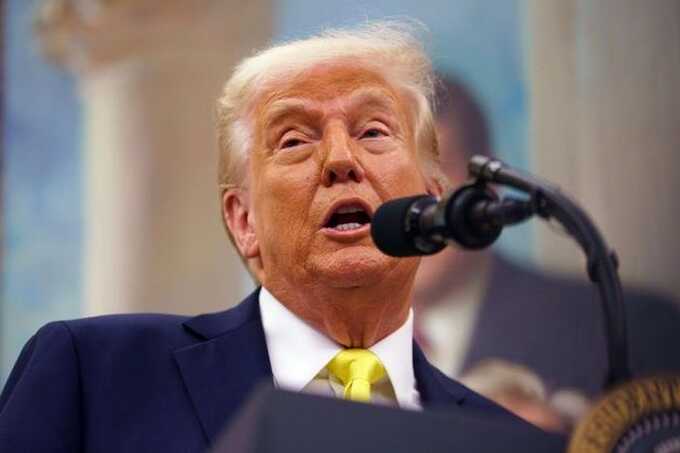 Трамп пригрозил санкциями всем, кто продолжит закупать нефть и нефтехимическую продукцию из Ирана