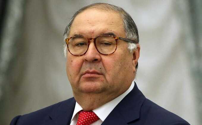 После того как Усманов заявил о смене гражданства, он стал чаще находиться в России