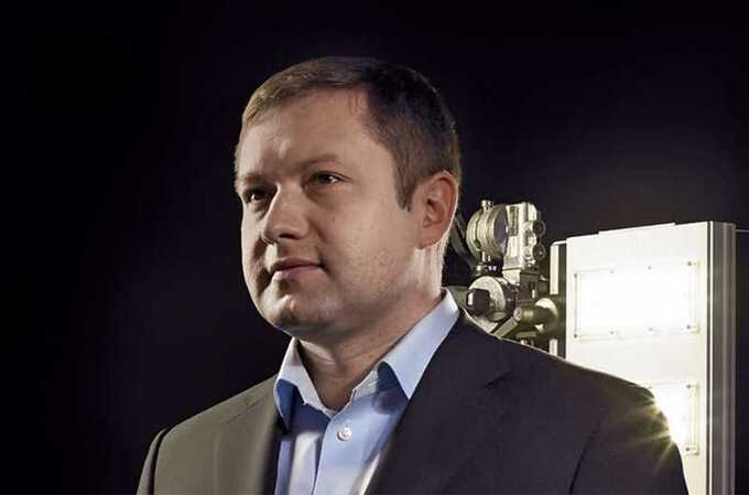 Денис Фролов распродает акции «Группы Астра» на миллиарды и укрепляет позиции в государственных структурах